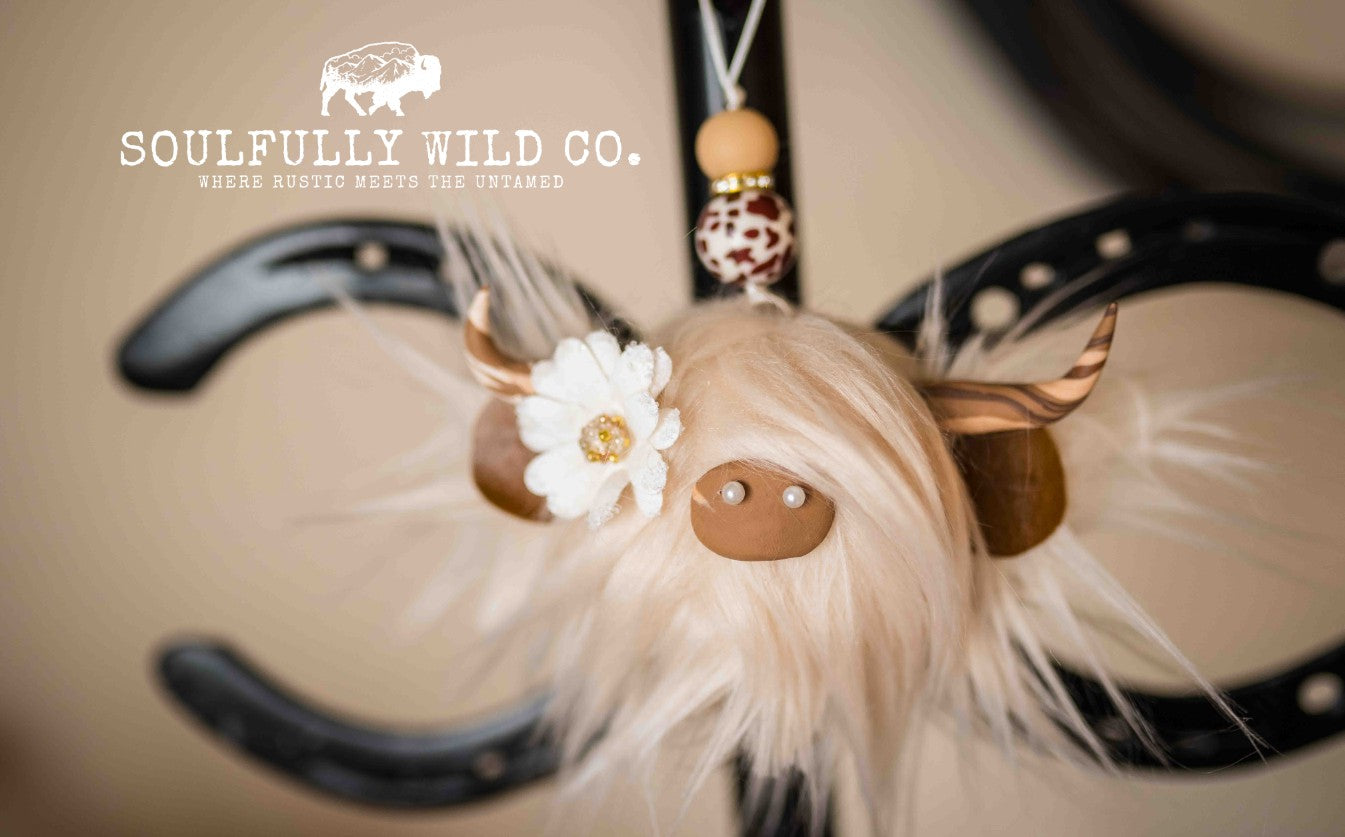 Travel Moo : TM25764 - Light Blonde with White Flower