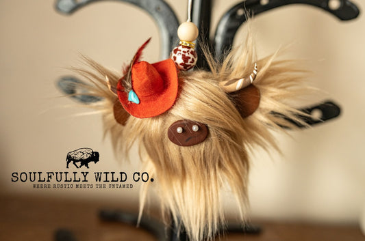 Travel Moo - Dirty Blonde, Red Cowboy Hat