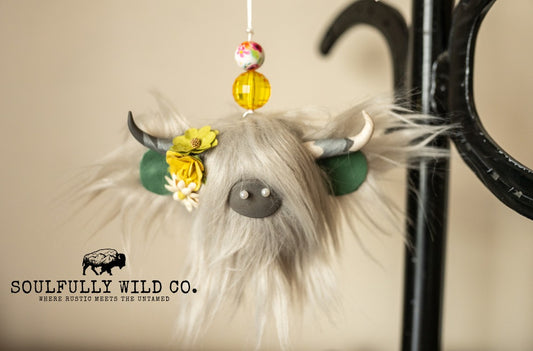 Travel Moo - Platinum, Yellow Flowers