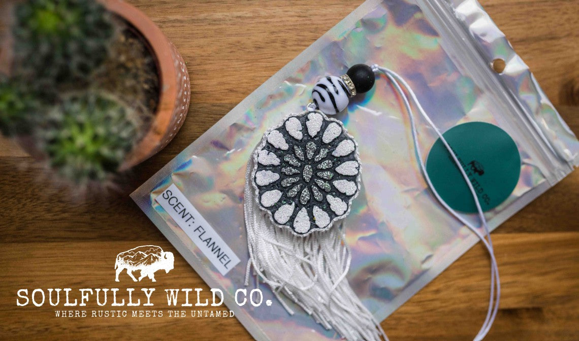 Soulful Air Freshener: Mini Concho Black and White with White Fringe (Scent: Flannel)