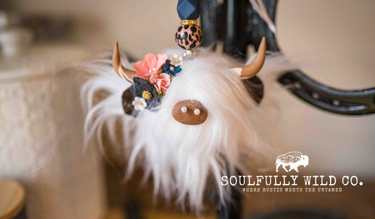 Travel Moo : TM25743 - White with White, Pink and Blue Flowers